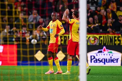 سعود عبد الحميد يفتتح سجل أهدافه مع لانس